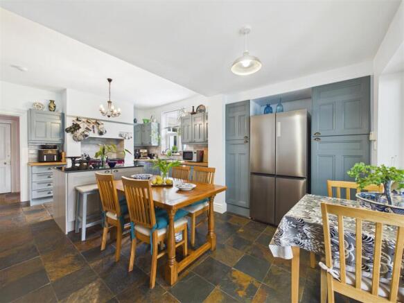 3 bed Detached for sale Image 8