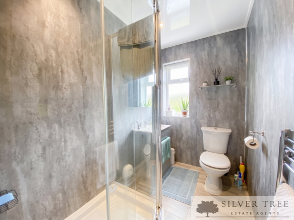 2 bed Apartment for sale Image 5