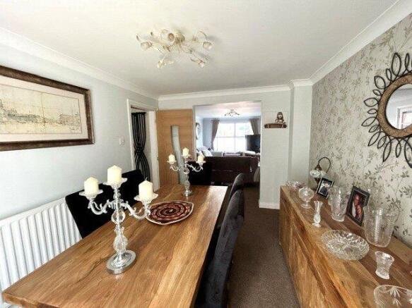 5 bed Detached for sale Image 7