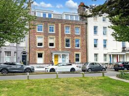Third Floor Flat, 5, South Terrace, Littlehampton BN17 5NZ