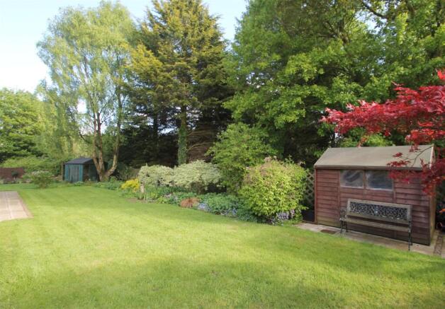 5 bed Detached for sale Image 6