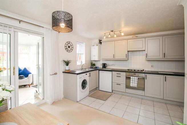 3 bed Semi-Detached for sale Image 5