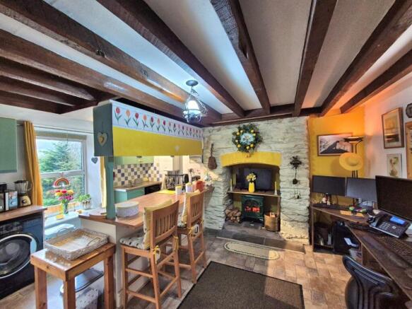 OPEN PLAN KITCHEN/DINING ROOM