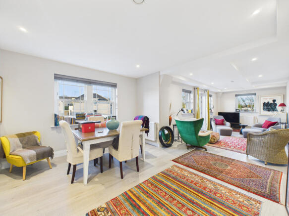 CAM01984G0-PR0538-STILL006