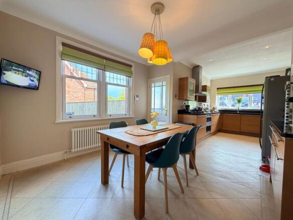 4 bed Detached for sale Image 8