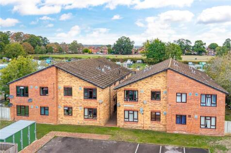 Glendale Avenue, Newbury, Berkshire, RG14