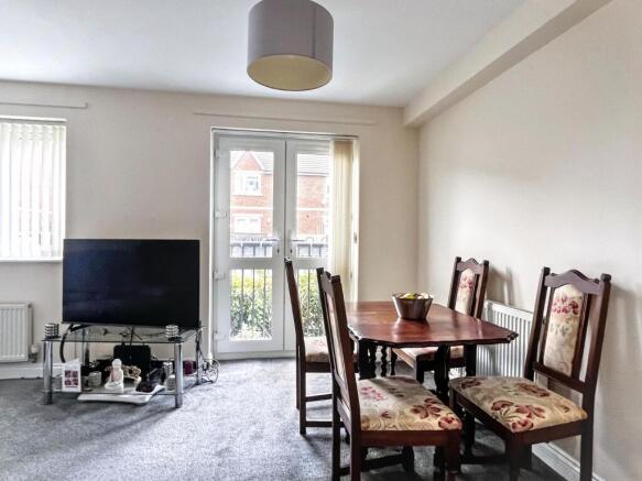 2 bed Flat for sale Image 5