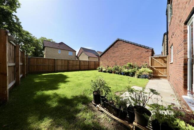 4 bed Detached for sale Image 3