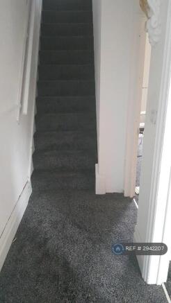 4 bed Semi-Detached to rent Image 4