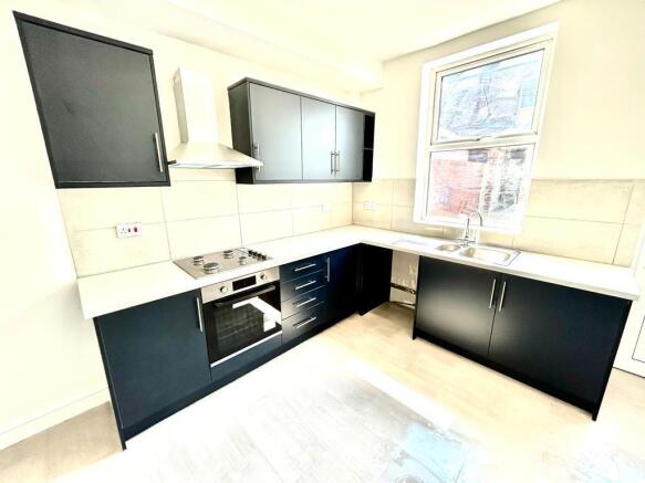 3 bed House to rent Image 4