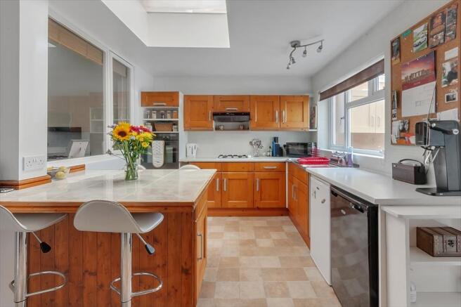 Kitchen 2.jpg