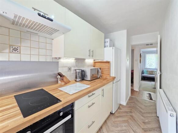 Shearing Close, Gedling, Nottingham photo 4