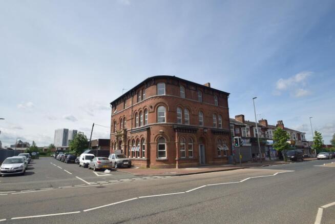 WHOLE BUILDING TO LET ¿ 11 SELF CONTAINED APART