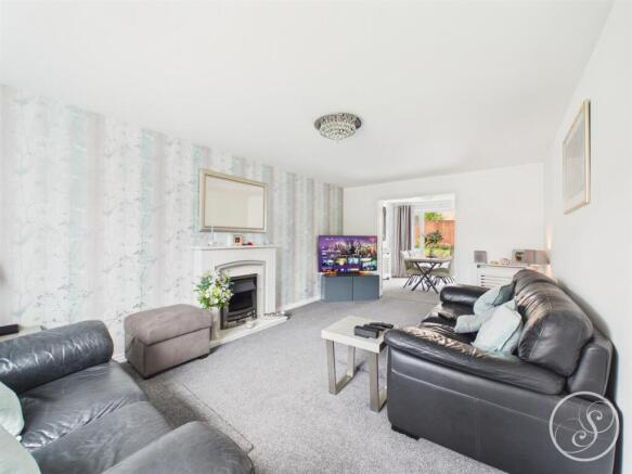 4 bed Detached for sale Image 5