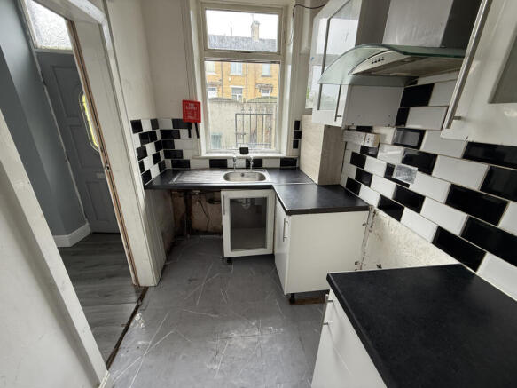 2 bed Terraced to rent Image 8