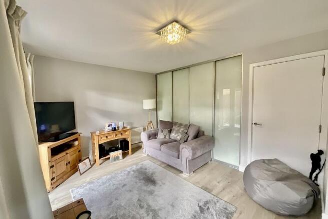 3 bed Town House for sale Image 12