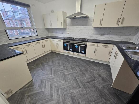 Bright, modern kitchen with L-shaped worktops, ...
