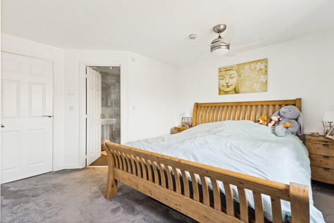 4 bed Detached for sale Image 12