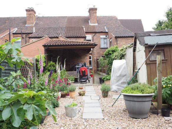 Rear Aspect & Outdoor Ent. Area 964