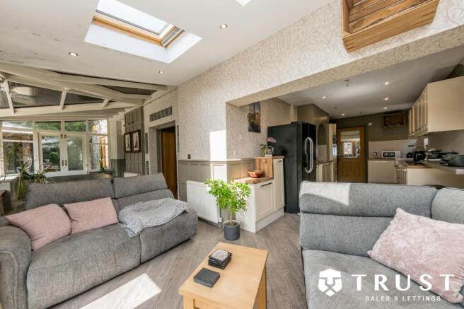 4 bed Detached Bungalow for sale Image 12