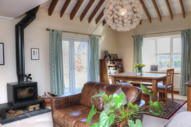 Lounge/Dining Room