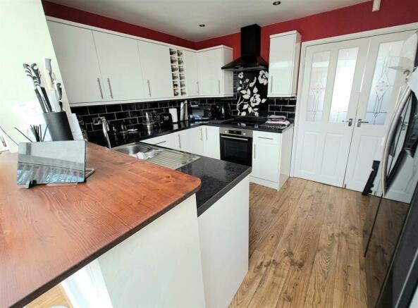 Re Fitted Kitchen