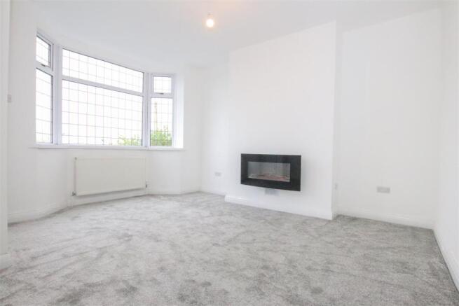 BAY FRONTED LOUNGE