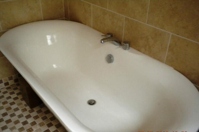 ROLL TOP BATH