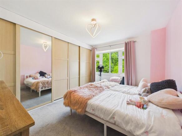 4 bed Semi-Detached for sale Image 9
