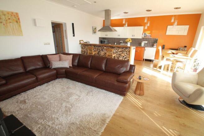 LOUNGE/DINING/...