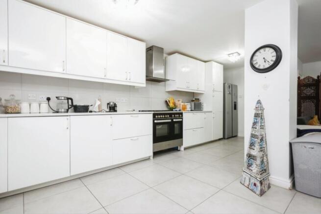 4 KITCHEN
