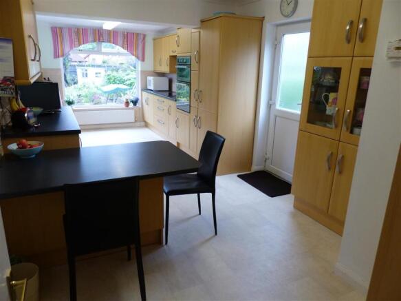 KITCHEN/BREAKFAST
