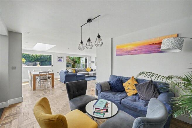 5 bed Detached for sale Image 9