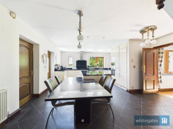 7 bed Detached for sale Image 12