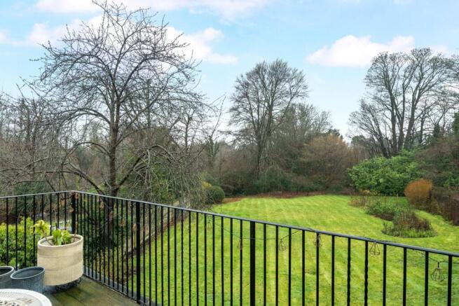 Greenhill Close, Busbridge, Godalming, Surrey, GU7 photo 4