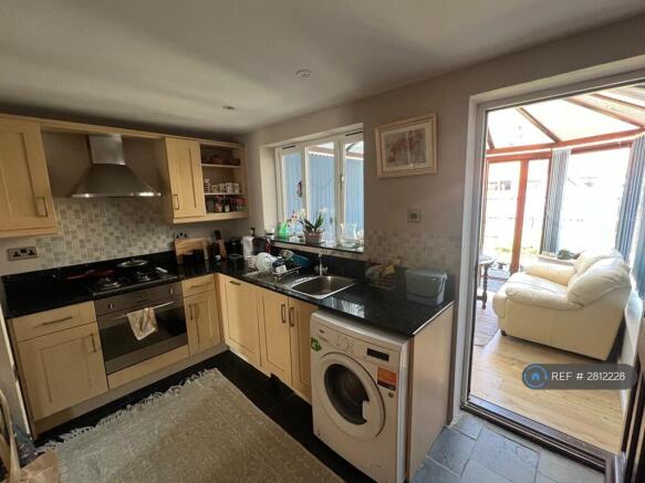 2 bed End of Terrace to rent Image 7