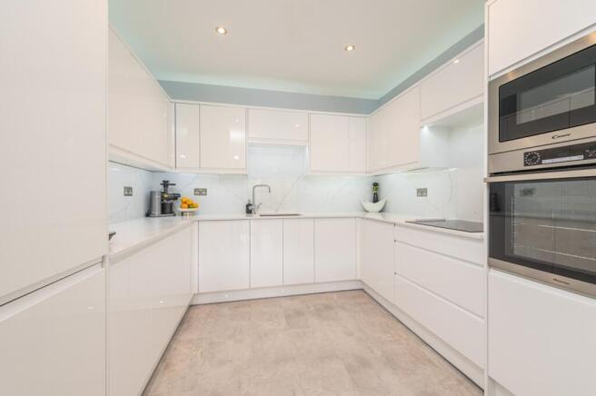 4 bed Town House for sale Image 9