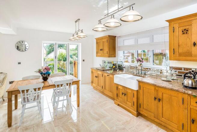Dining Kitchen / Fam