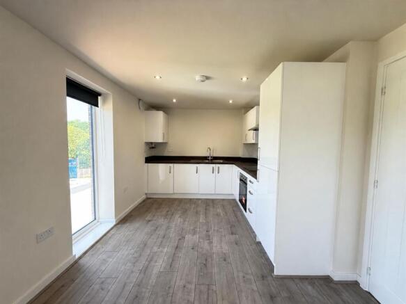Kitchen 2.jpg