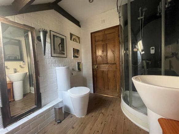EN- SUITE