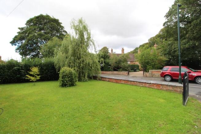 FRONT GARDEN