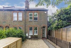 9, Grove Footpath, Surbiton KT5 8AT