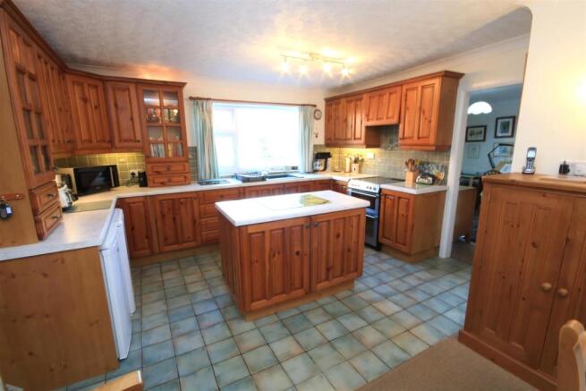 OPEN PLAN DINING KITCHEN