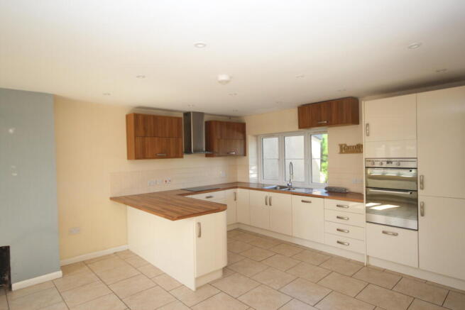 OPEN PLAN LIVING/DINING/KITCHEN AREA