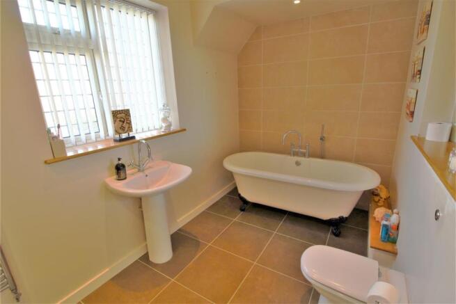 EN-SUITE TO MASTER BEDROOM