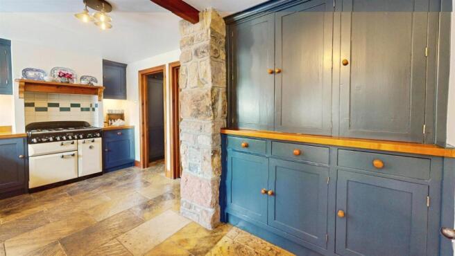 4 bed Detached for sale Image 11