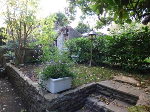 SIDE GARDEN