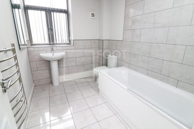2 bed Apartment to rent Image 11