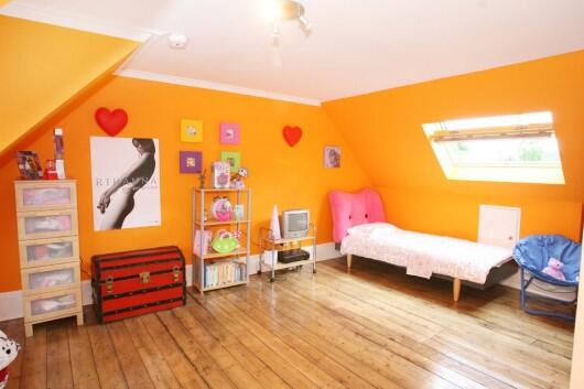 BEDROOM 2