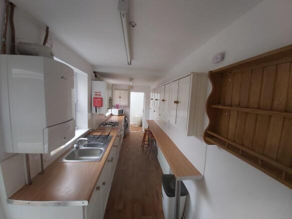 1 bed Ground Flat to rent Image 8